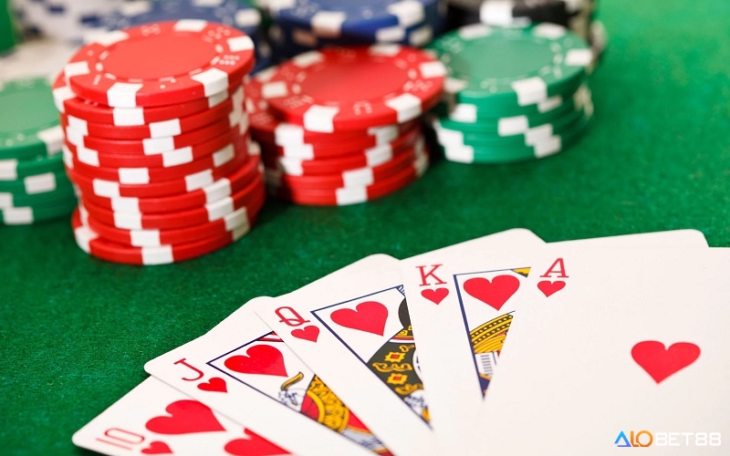 Khám phá các yếu tố quan trọng trong việc đọc bài poker cho người chơi mới