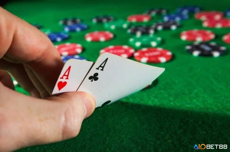 Chiến thuật tách bài và gấp đôi giúp tối ưu điểm số trong xì dách, nhưng vẫn cần kết hợp may mắn để đạt kết quả tốt nhất