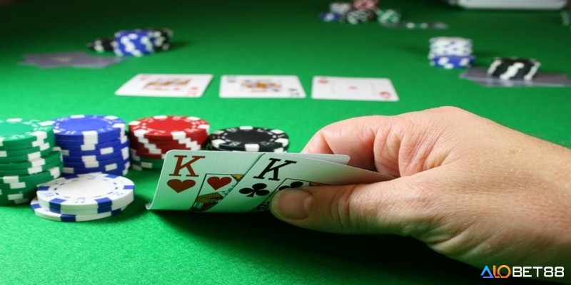 Phân tích lợi thế nhà cái khi tham gia đặt cược game bài