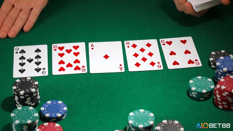 Đọc board và tính toán odds giúp người chơi poker đưa ra quyết định chính xác, tăng khả năng chiến thắng và tránh những pha cược thiếu cơ sở