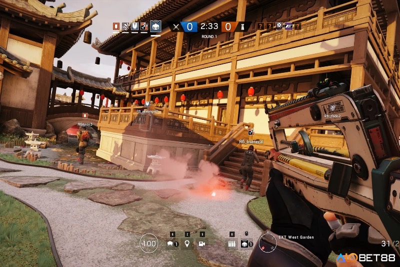 Rainbow Six Siege yêu cầu chiến thuật phối hợp cao với khả năng phá hủy môi trường.