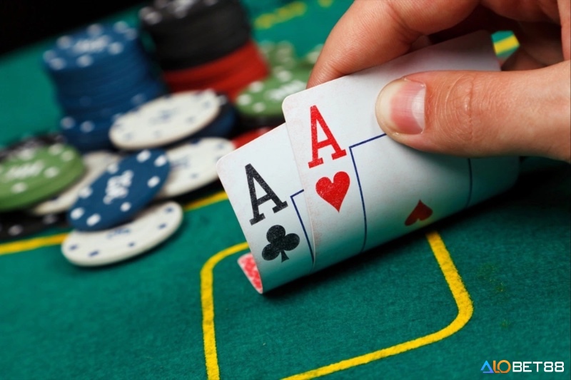 Người chơi poker ăn tiền nên ưu tiên nhà cái có giấy phép uy tín, phần mềm mượt, đông người chơi và giao dịch nạp/rút nhanh chóng