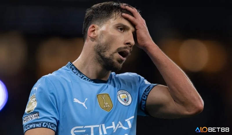 Ruben Dias được vinh danh top hậu vệ hay nhất nhờ khả năng chỉ huy và phân phối bóng chuẩn xác dưới áp lực