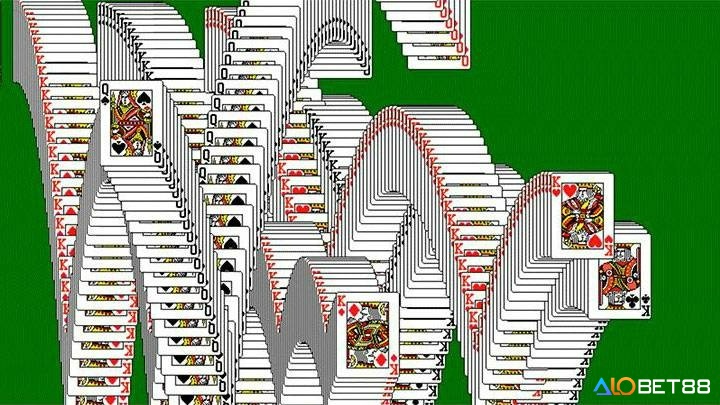 Từ bàn gỗ đến màn hình máy tính, game xếp bài cổ điển vẫn giữ nguyên sức hút qua thời gian