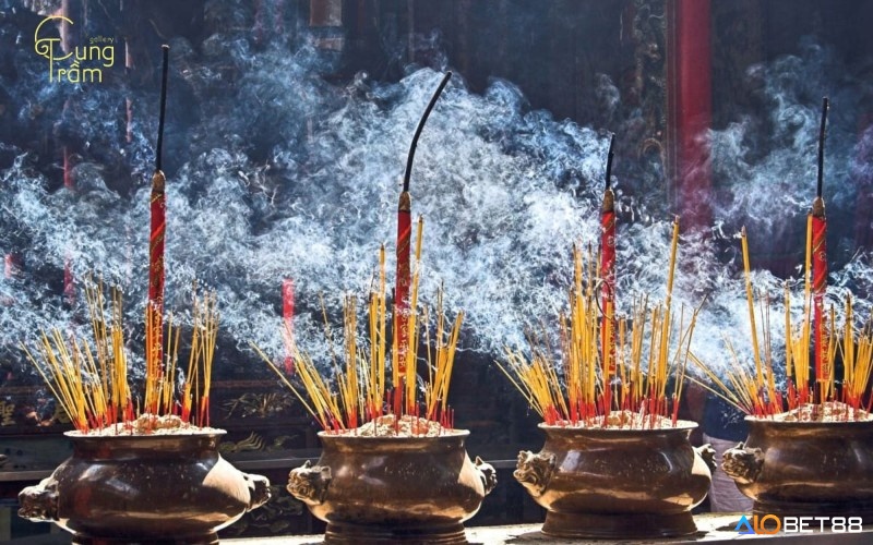 Giải mã giấc mơ thấy bát hương cháy rồi tỏa hương là điềm lành