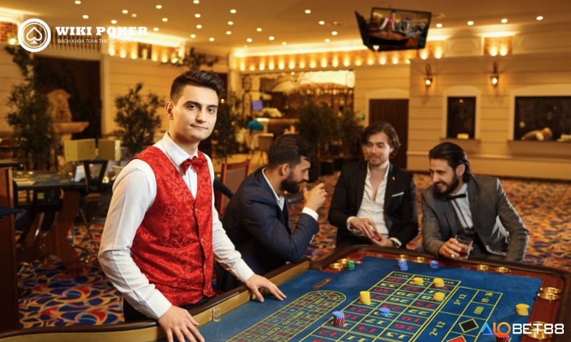 Dealer hoặc người được chỉ định chia bài để đảm bảo công bằng.