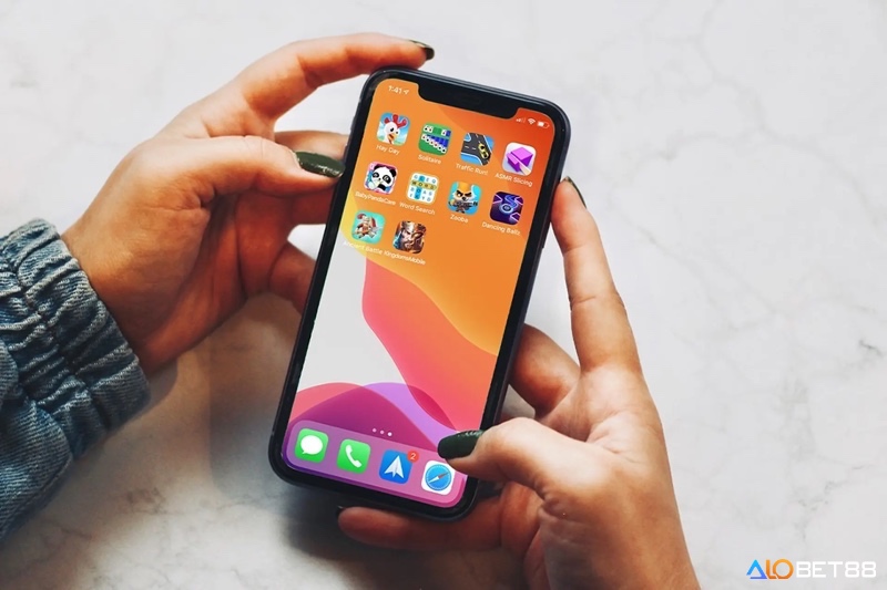Người chơi iOS có thể nhờ bạn bè ở Trung Quốc hoặc sử dụng dịch vụ trung gian uy tín để tải game và nạp tệ mà không cần tự tạo tài khoản
