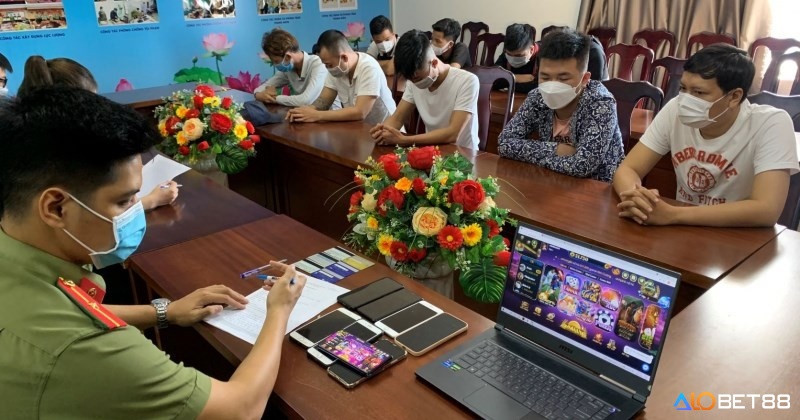 Có, có thể bị phạt hành chính hoặc truy cứu hình sự tùy mức độ.