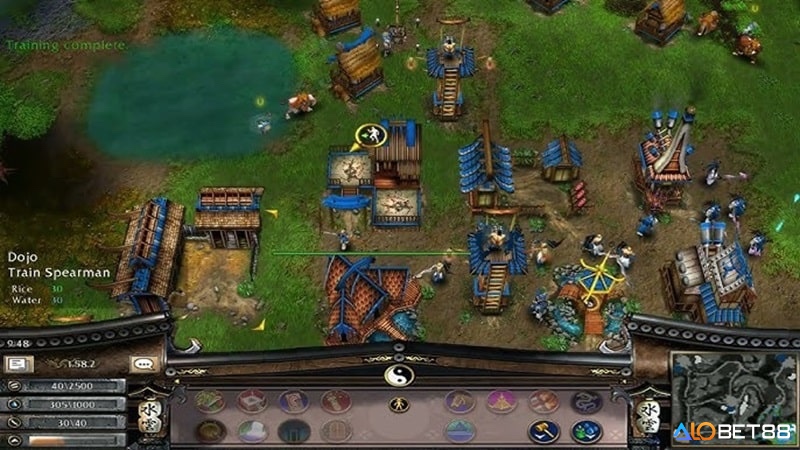 Người chơi game chiến thuật online cân bằng tấn công, phòng thủ và quản lý tài nguyên, đồng thời ra quyết định nhanh để rèn chiến lược