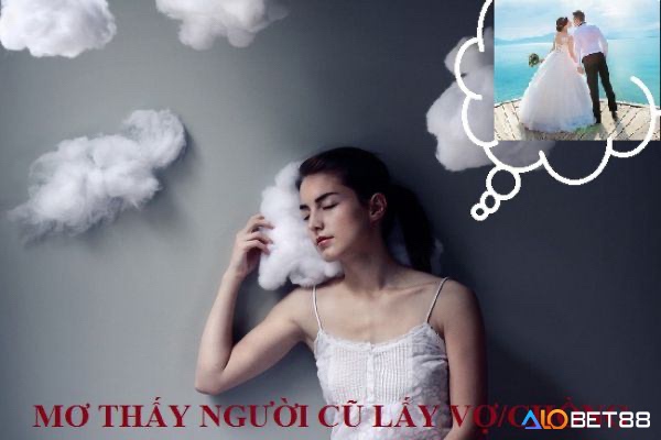 Tâm trạng người mơ buồn bã khi thấy người yêu cũ lấy vợ, phản ánh những cảm xúc chưa được chữa lành và sự tiếc nuối mối quan hệ cũ