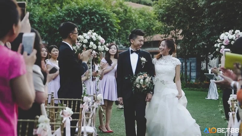 Người mơ mà mơ thấy người yêu cũ hạnh phúc bên người khác, phản ánh nỗi sợ cô đơn và mong muốn được yêu thương