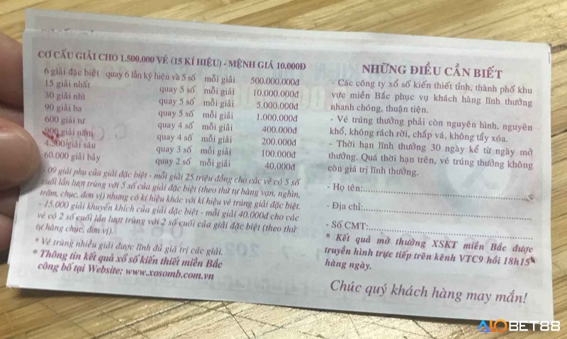 Tiền thưởng được trả, trong 5 ngày làm việc, có thể nhận tiền mặt hoặc chuyển khoản ngân hàng