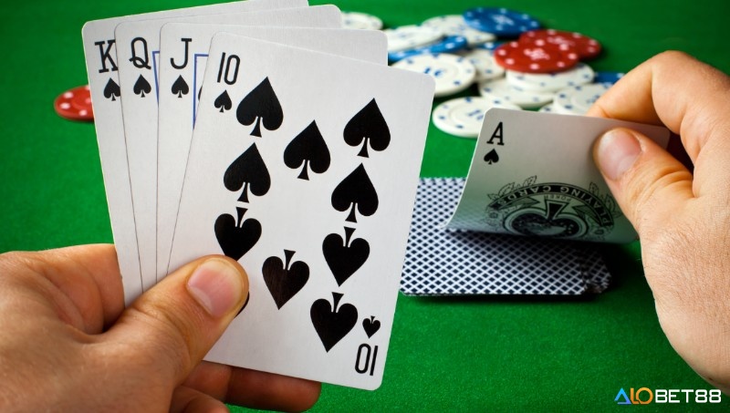 Ù đứt trong cách tính điểm game phỏm có giá trị cao hơn so với ù thường