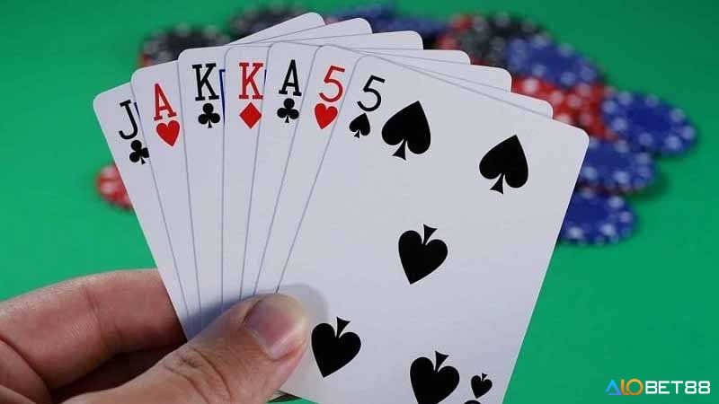 Phân loại các lá bài khi nhận sẽ giúp bạn có thể xây dựng ván bài của mình mạnh mẽ hơn