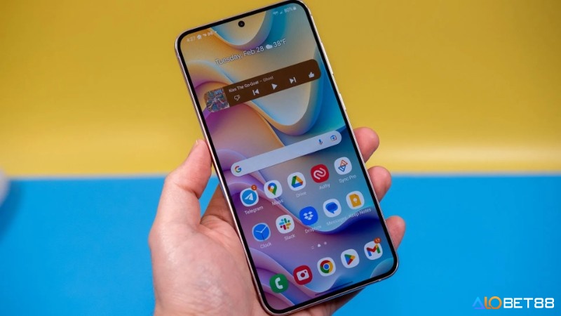 Điện thoại thường đại diện cho sự kết nối giao tiếp và các mối quan hệ