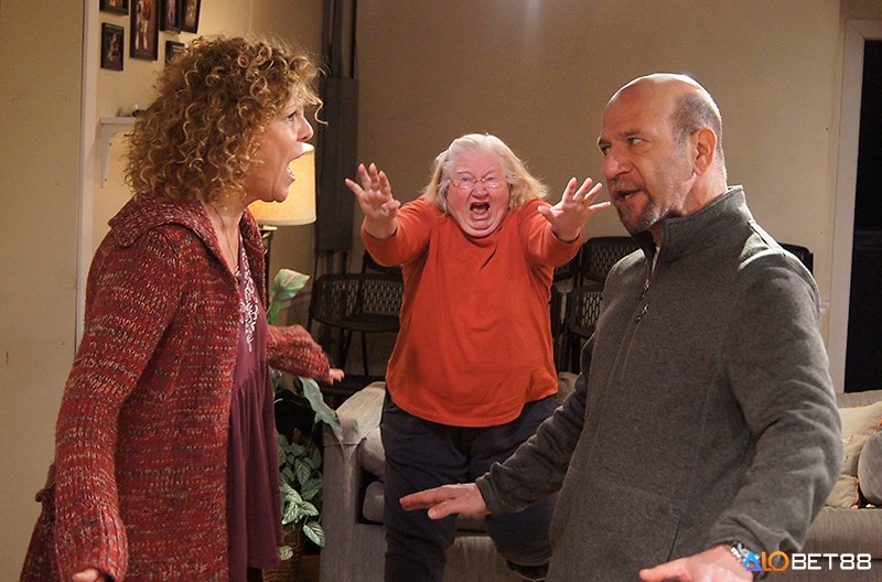 Mơ thấy ông bà đang cãi nhau thể hiện cho những mâu thuẫn tiềm ẩn trong cuộc sống của bạn