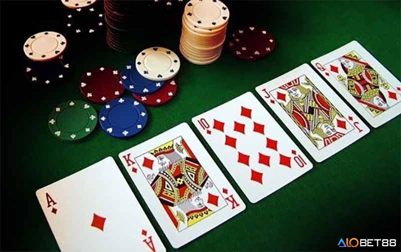 Một phỏm là bộ phải có từ 3 lá trở lên
